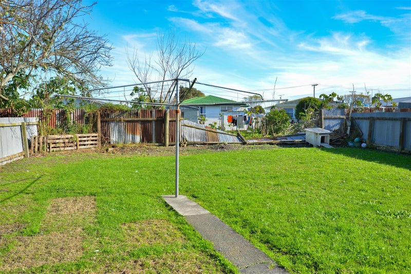 13 Fleming Street, Outer Kaiti, Gisborne - Carousel 13