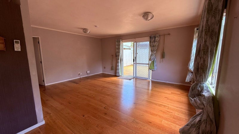 3/69A Godley Road, Green Bay, Auckland - Carousel 2