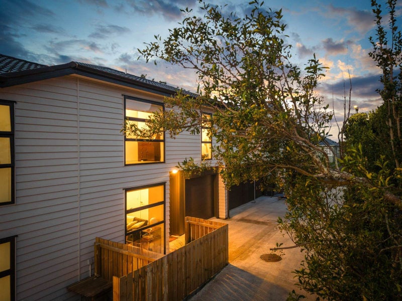 39B Waddell Avenue, Point England, Auckland - Carousel 1