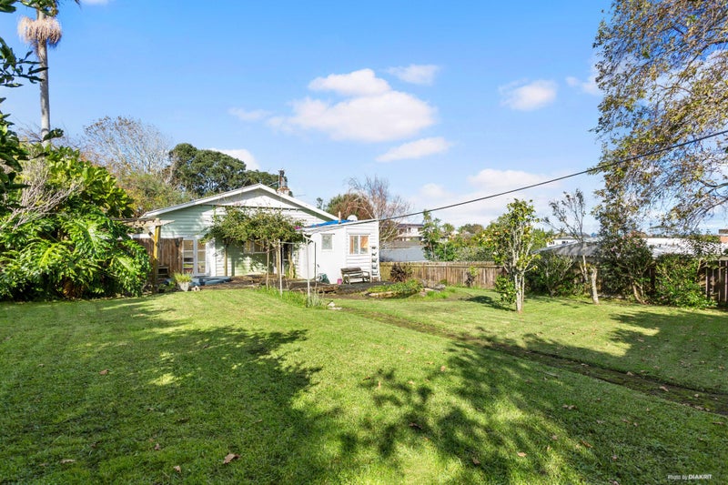 21 Northumberland Avenue, Hauraki, Auckland - Carousel 2