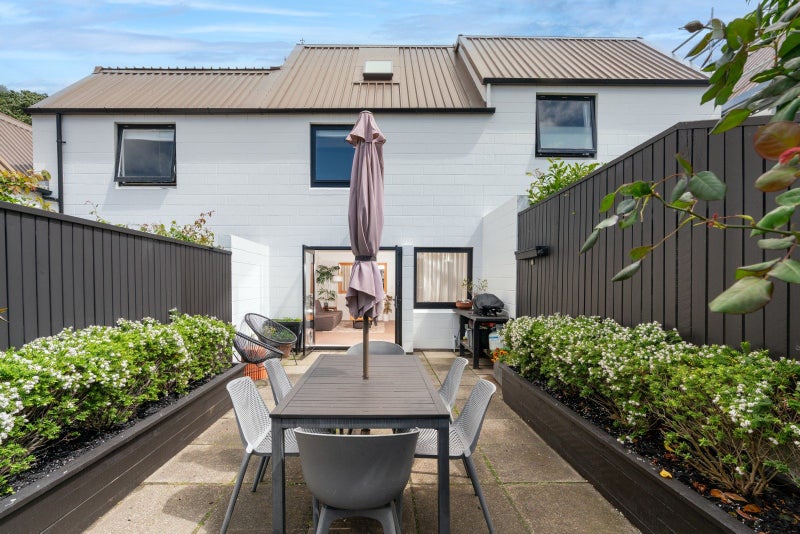 6/11 Pitarua Street, Thorndon, Wellington - Carousel 1