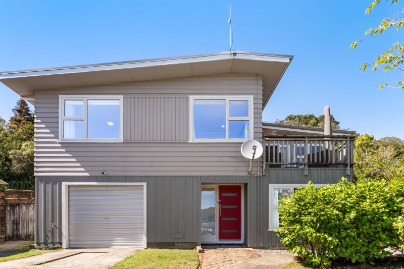 16 Spicer Place, Tawa, Wellington - Carousel 2