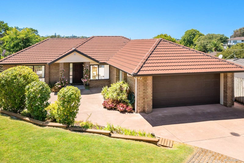 10 Lincoln Close, Northcross, Auckland - Carousel 1