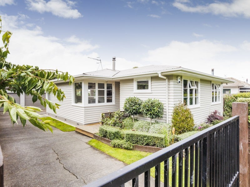 53 Guy Avenue, Takaro, Palmerston North - Carousel 1