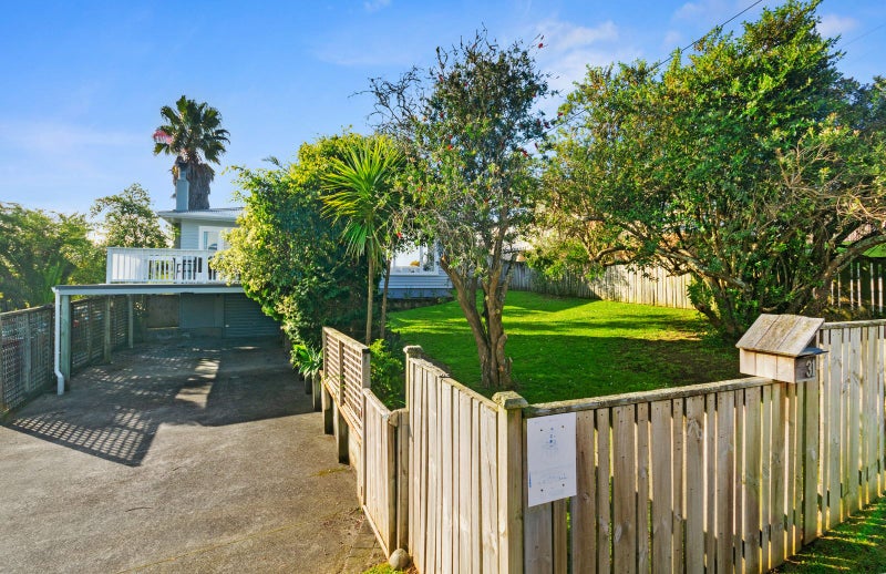 2/31 Sylvan Crescent, Te Atatū South, Auckland - Carousel 1