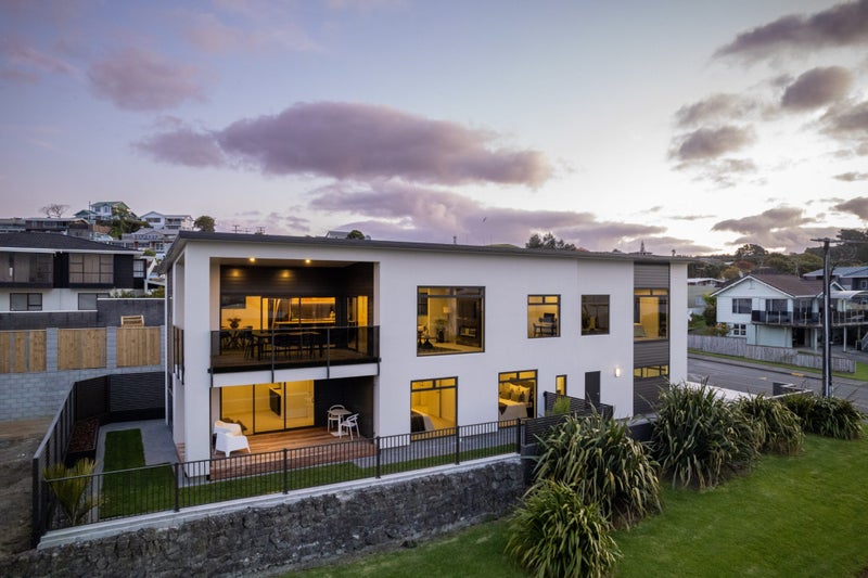 9 Bayly Road, Moturoa, New Plymouth - Carousel 1