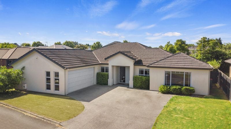 20 Connor Court, Huntington, Hamilton - Carousel 1