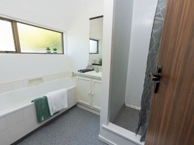 1/14 Dasent Street, Karori, Wellington - Carousel 9