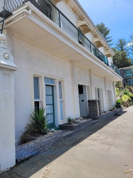 29 Marine Parade, Bluff Hill, Napier - Carousel 1