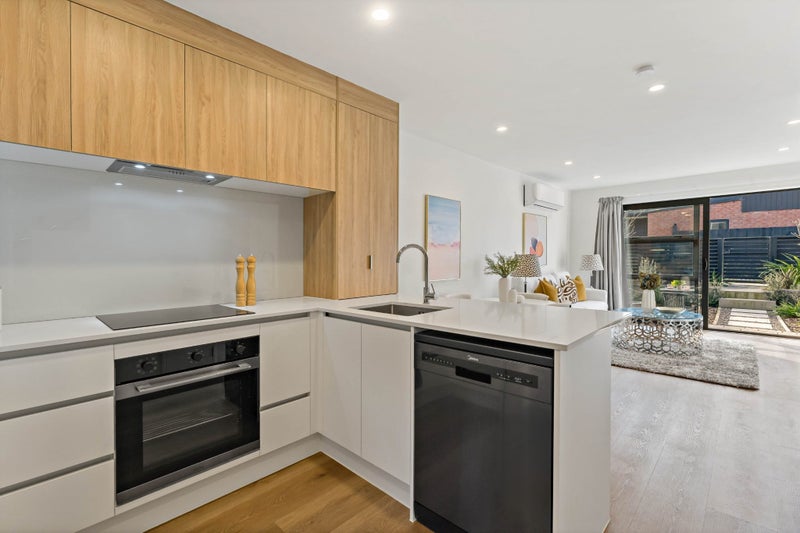 47 Selo Street, Glen Eden, Auckland - Carousel 2