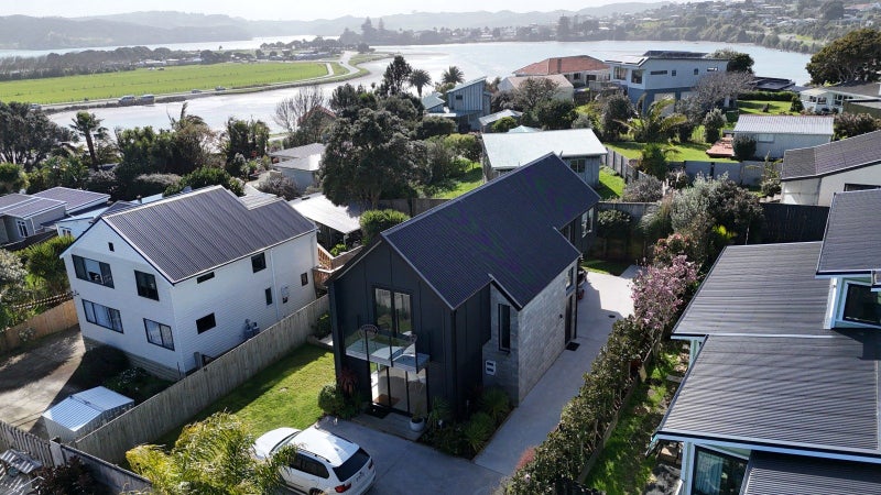 10A Tahuna Avenue, Raglan - Carousel 2