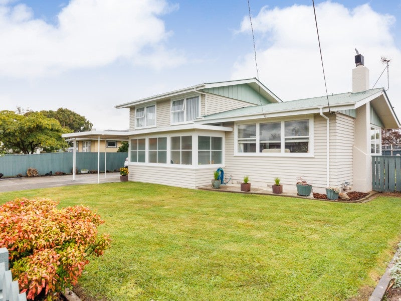 12 Tararua Terrace, Cloverlea, Palmerston North - Carousel 1