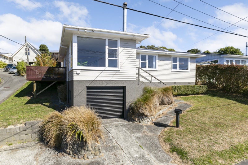 15 Kahikatea Grove, Paparangi, Wellington - Carousel 2