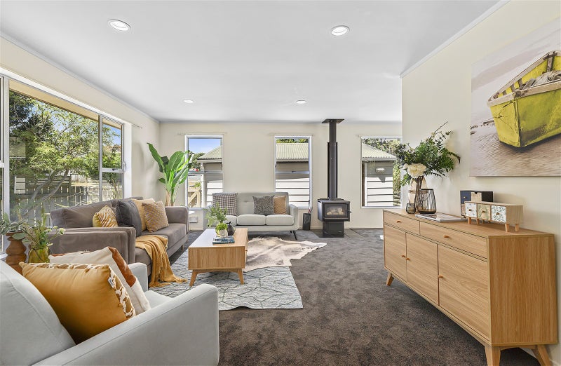 1 Mervyn Place, Plimmerton, Porirua - Carousel 2