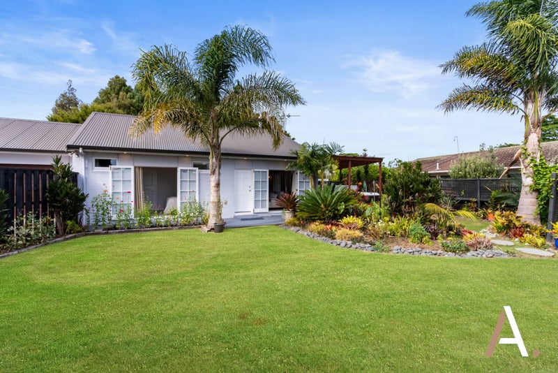 13 Ross Martin Court, Conifer Grove, Takanini - Carousel 2