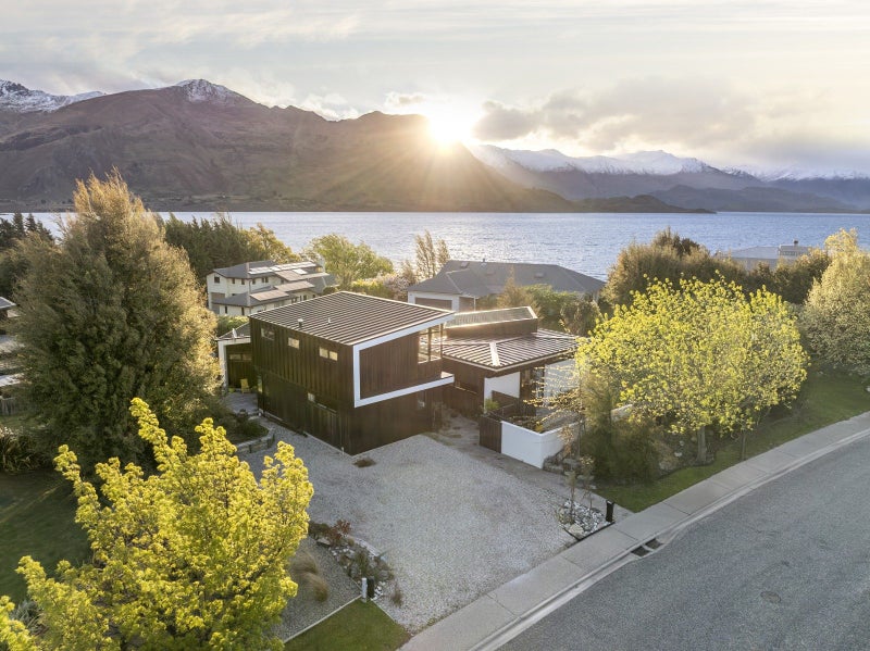 3 Baker Grove, Wanaka - Carousel 2