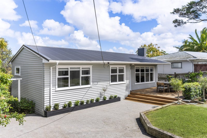 2/19 Drome View Place, Beach Haven, Auckland - Carousel 1