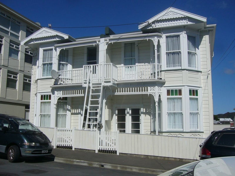 16 Levy Street, Mount Victoria, Wellington - Carousel 1