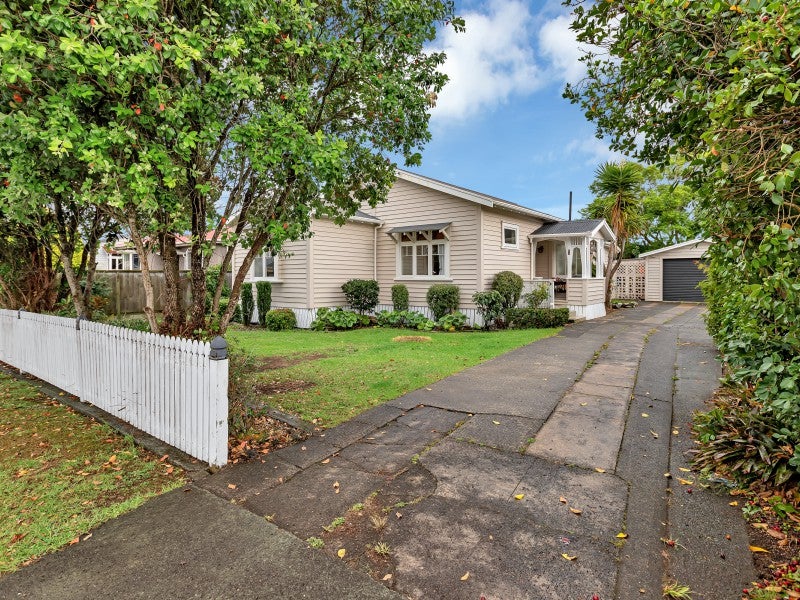 8 Dinniss Avenue, Regent, Whangarei - Carousel 2