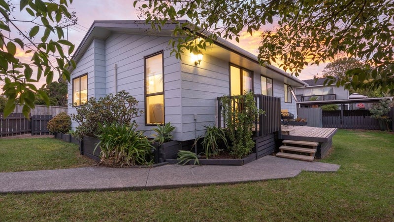 1/112 Colwill Road, Massey, Auckland - Carousel 1