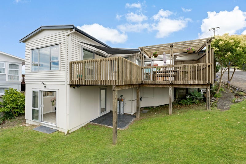 24A Kiteroa Terrace, Rothesay Bay, Auckland - Carousel 1