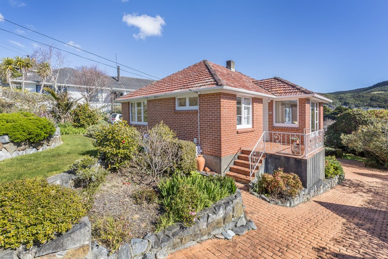 66 Taylor Terrace, Tawa, Wellington - Carousel 1