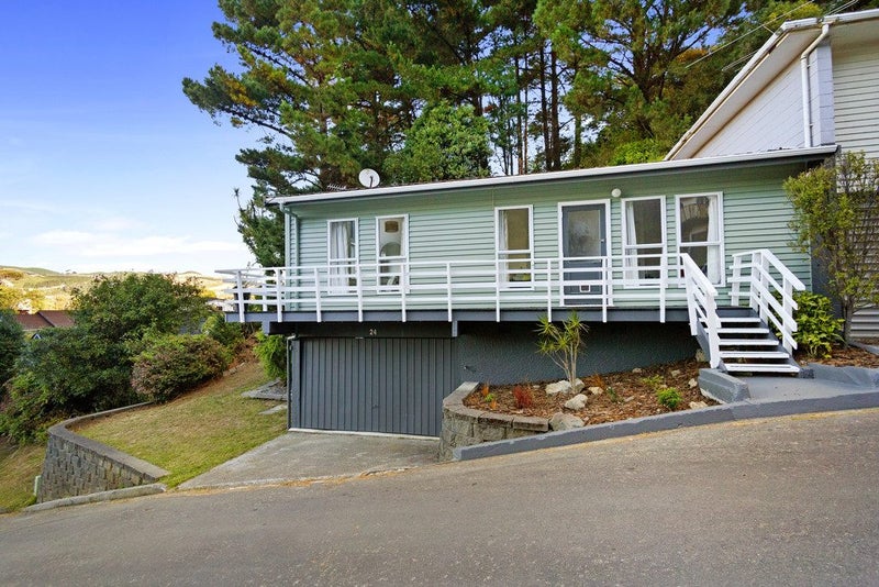 24 Fyvie Avenue, Tawa, Wellington - Carousel 1