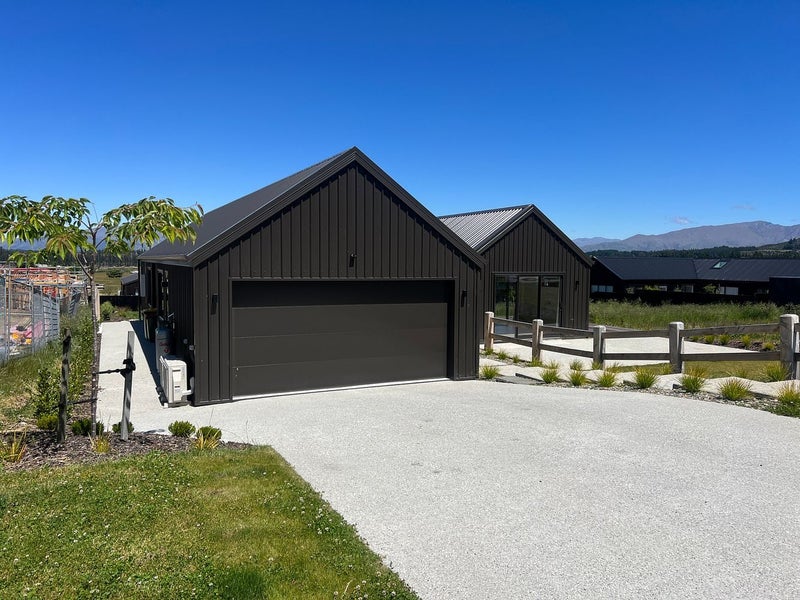 10 Tomtit Crescent, LAKE HAWEA - Carousel 1