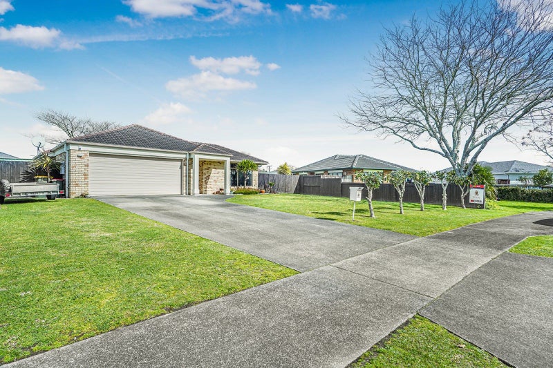 20 Newfield Drive, Fairview Downs, Hamilton - Carousel 1