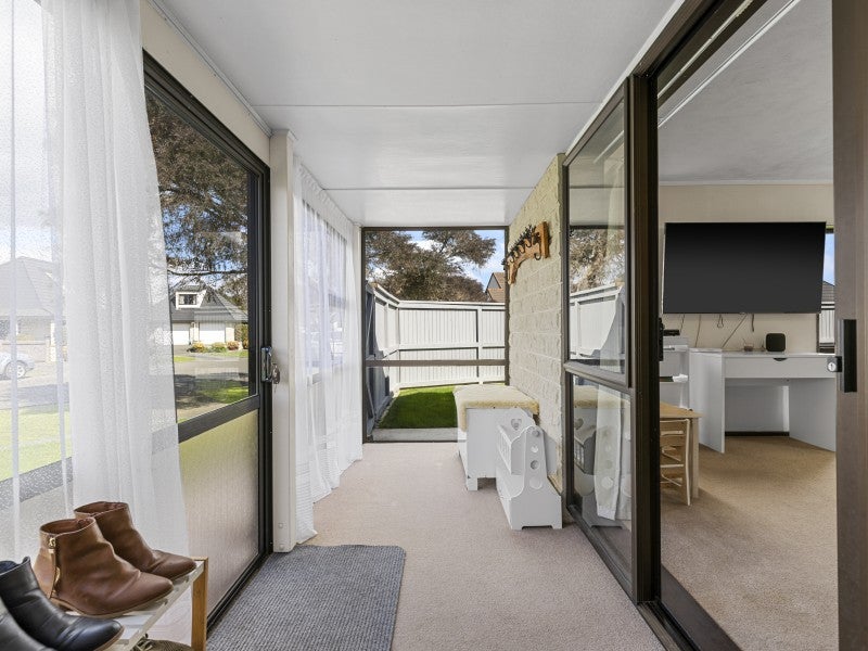 7 Caroline Crescent, Highbury, Palmerston North - Carousel 2