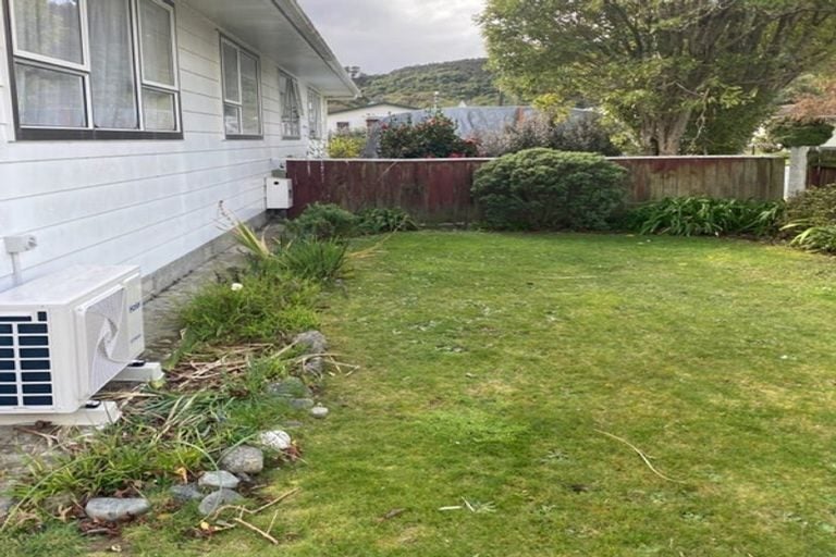 2/2 Garnet Grove, Birchville, Upper Hutt - Carousel 9