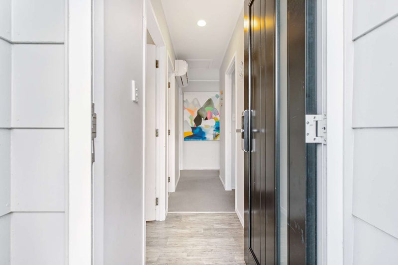 2/27 Sunnyhaven Avenue, Beach Haven, Auckland - Carousel 2
