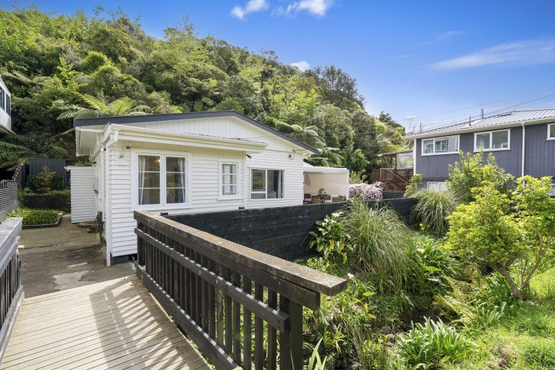 42 Lincoln Avenue, Tawa, Wellington - Carousel 2