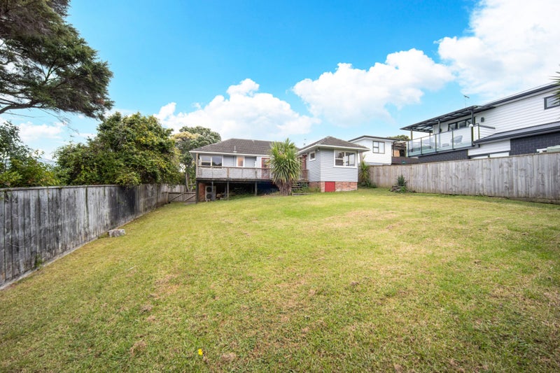 32 Taupo Street, Green Bay, Auckland - Carousel 2