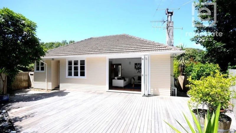 1 Sydenham Street, Northland, Wellington - Carousel 1