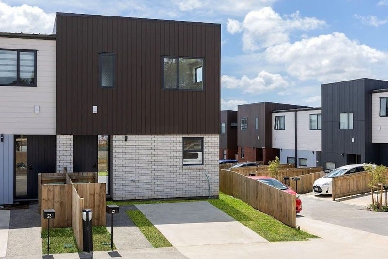21 Clay Works Lane, New Lynn, Auckland - Carousel 1