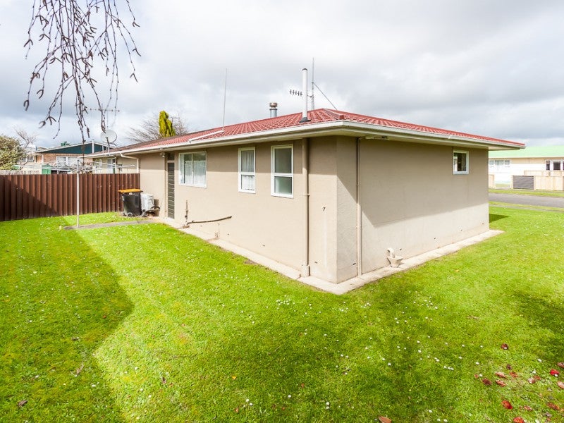 1 Leslie Avenue, Cloverlea, Palmerston North - Carousel 12