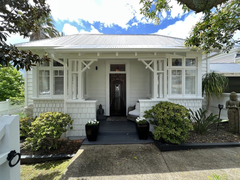 8 William Bond Street, Stanley Point, Auckland - Carousel 1
