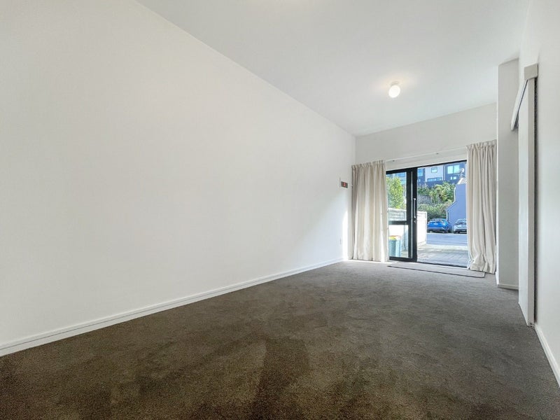 4/2 Malcolm Lane, Thorndon, Wellington - Carousel 2