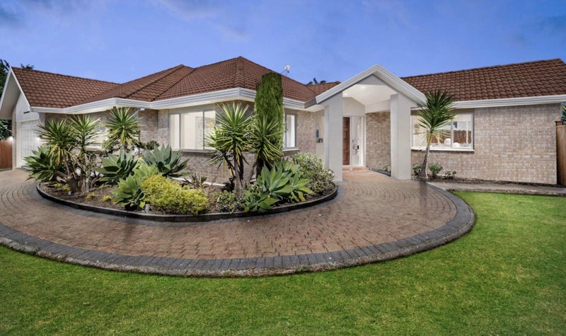 1 Faldo Drive, Golflands, Auckland - Carousel 1