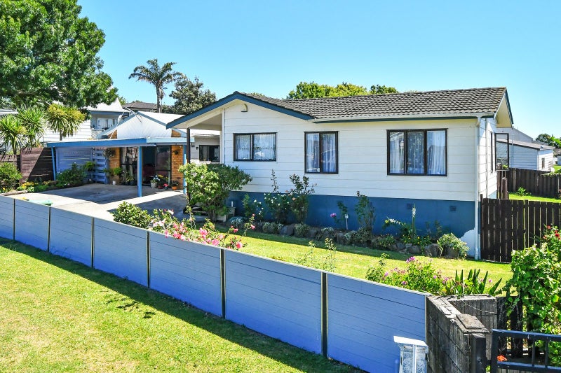 16 Oreti Place, Clover Park, Auckland - Carousel 2