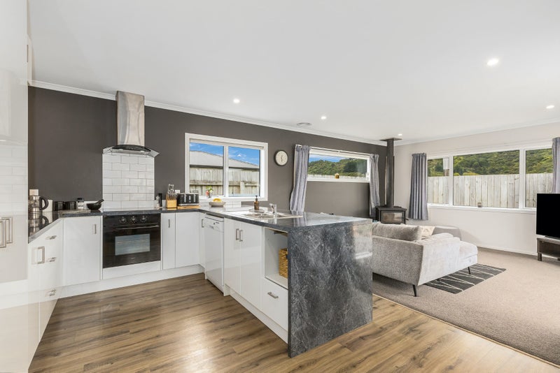31B Grimsby Grove, Wainuiomata, Lower Hutt - Carousel 2