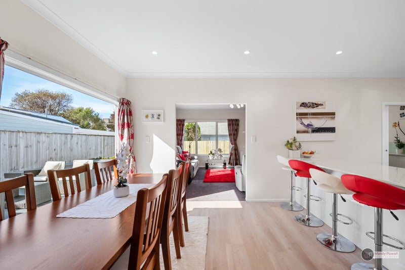 152 Kings Crescent, Hutt Central, Lower Hutt - Carousel 2