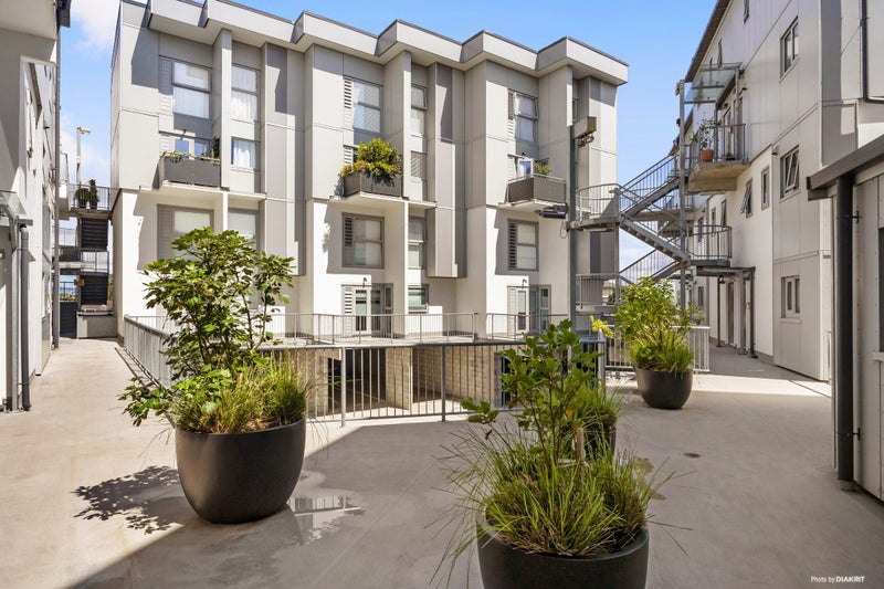 24/2 Western Springs Road, Kingsland, Auckland - Carousel 1