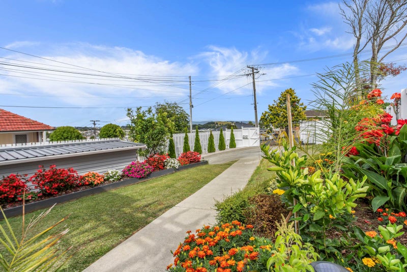 30 Hayr Road, Three Kings, Auckland - Carousel 2