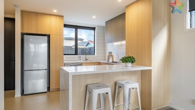 13D Cuba Street, Petone, Lower Hutt - Carousel 1