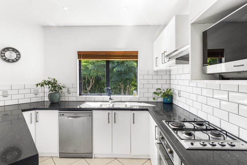 5B Tipene Place, Meadowbank, Auckland - Carousel 2