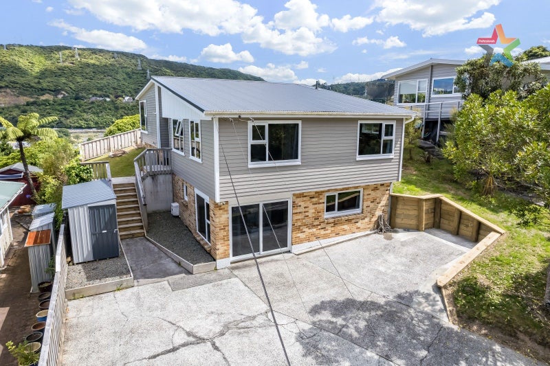 11 Manor Drive, Stokes Valley, Lower Hutt - Carousel 2