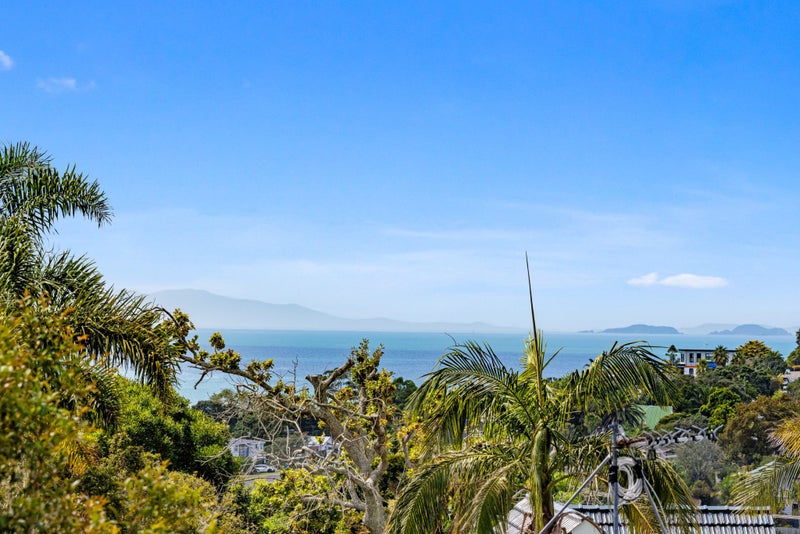 1/16 Arran Road, Browns Bay, Auckland - Carousel 2
