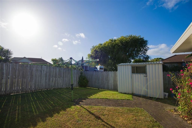 8 Amberwood Drive, Northpark, Auckland - Carousel 2